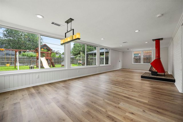 10642 Mayfield Road, Houston, TX 77043