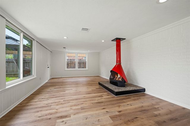 10642 Mayfield Road, Houston, TX 77043