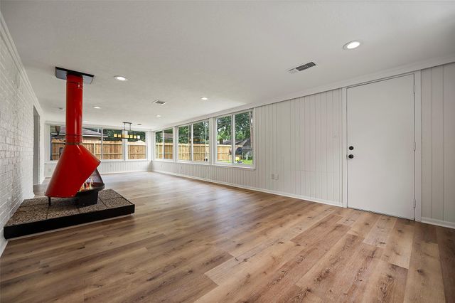10642 Mayfield Road, Houston, TX 77043