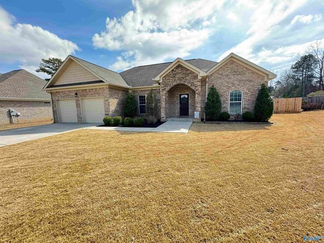 419 Pembrooke Circle, Hartselle, AL 35640