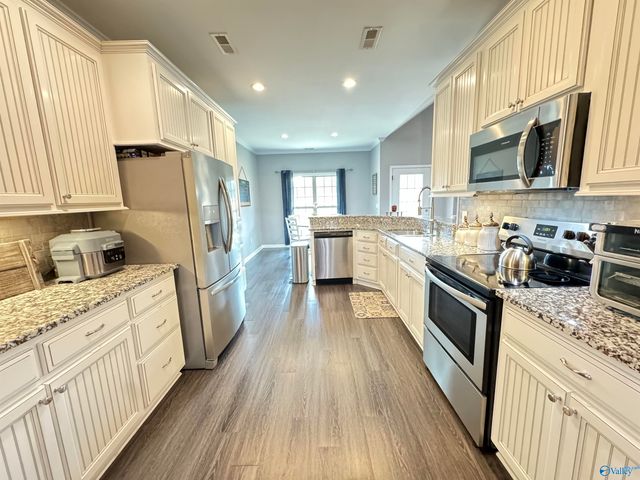 419 Pembrooke Circle, Hartselle, AL 35640