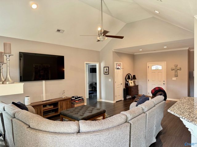 419 Pembrooke Circle, Hartselle, AL 35640