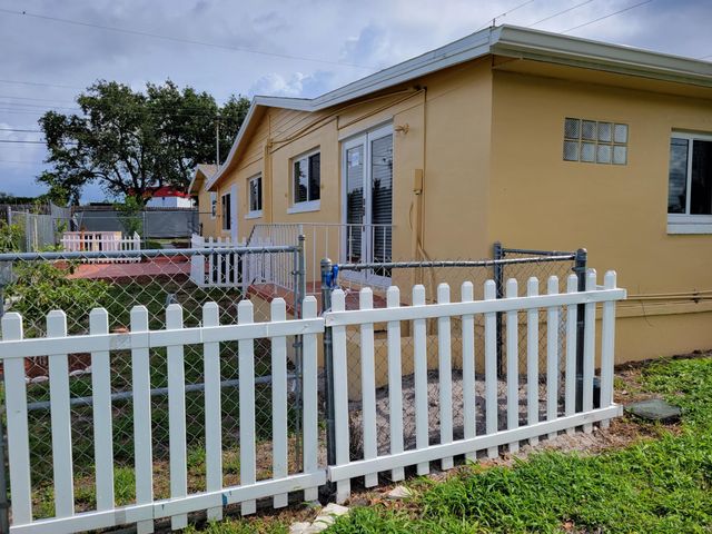 3124 NE Skyline Drive A, Jensen Beach, FL 34957