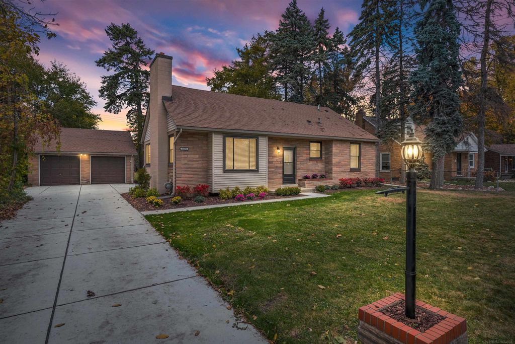 30675 Tennessee Street, Roseville, MI 48066