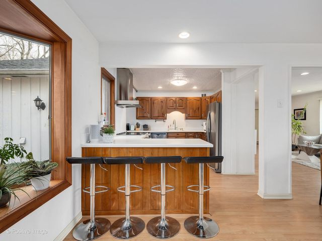 5549 Laurel Avenue, La Grange Highlands, IL 60525