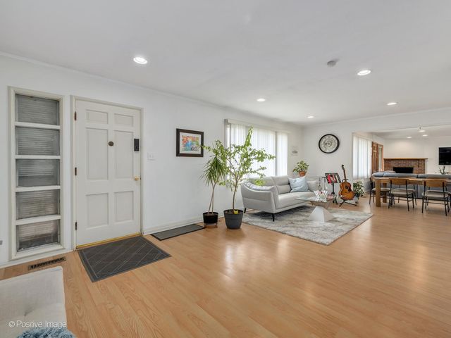 5549 Laurel Avenue, La Grange Highlands, IL 60525