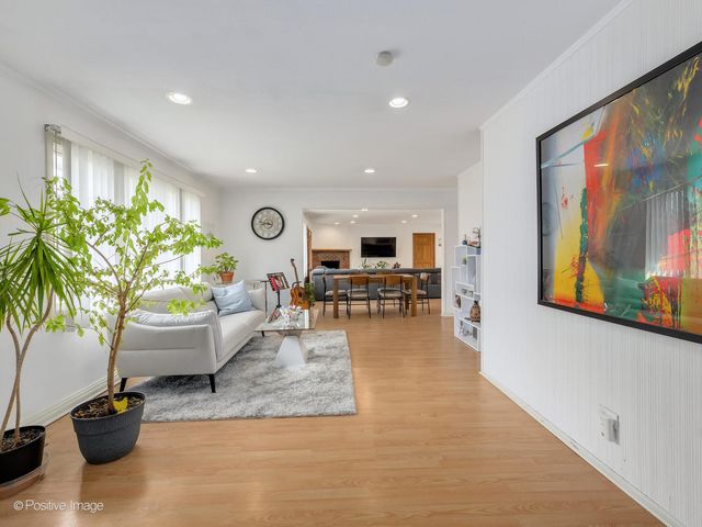 5549 Laurel Avenue, La Grange Highlands, IL 60525