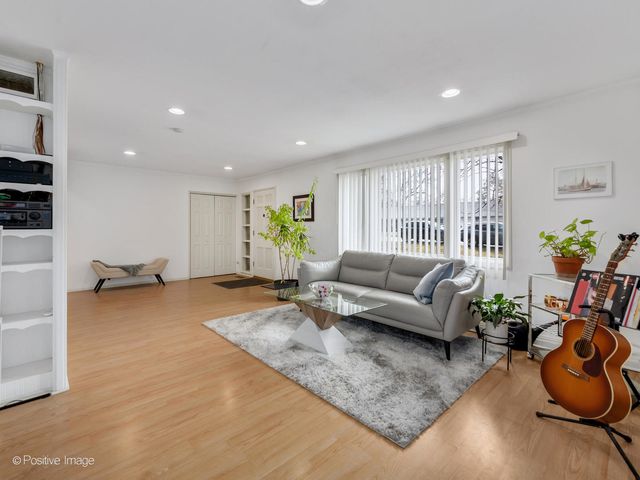 5549 Laurel Avenue, La Grange Highlands, IL 60525