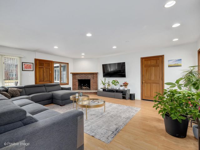 5549 Laurel Avenue, La Grange Highlands, IL 60525