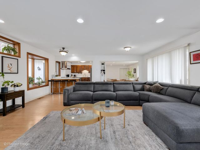 5549 Laurel Avenue, La Grange Highlands, IL 60525