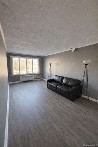 1986 W 9th Street, New York City, NY 11223