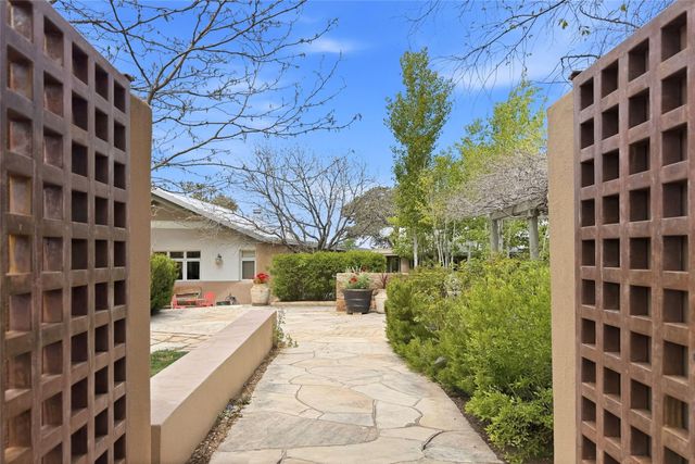 55 Paseo Del Rancho, Santa Fe, NM 87506