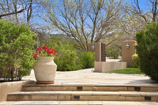 55 Paseo Del Rancho, Santa Fe, NM 87506