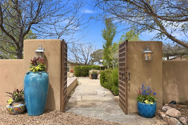 55 Paseo Del Rancho, Santa Fe, NM 87506