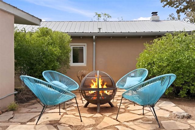 55 Paseo Del Rancho, Santa Fe, NM 87506