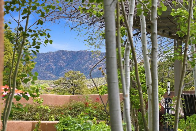 55 Paseo Del Rancho, Santa Fe, NM 87506
