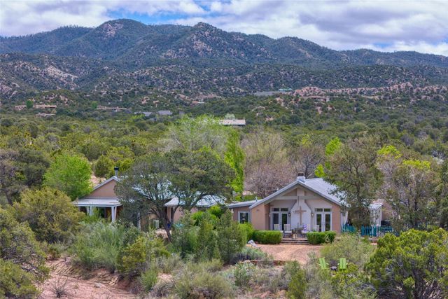 55 Paseo Del Rancho, Santa Fe, NM 87506