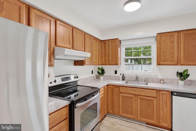 10 VON STEUBEN CT, Newark, DE 19702