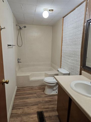 301 S Johnson Ave, Thorndale, TX 76577