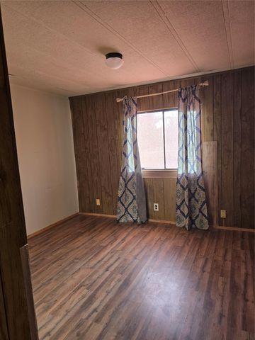 301 S Johnson Ave, Thorndale, TX 76577