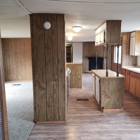 301 S Johnson Ave, Thorndale, TX 76577