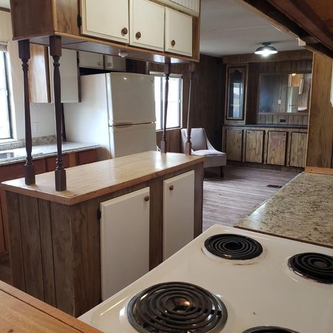 301 S Johnson Ave, Thorndale, TX 76577