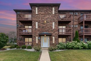 1131 Cedar Street 2B, Glendale Heights, IL 60139