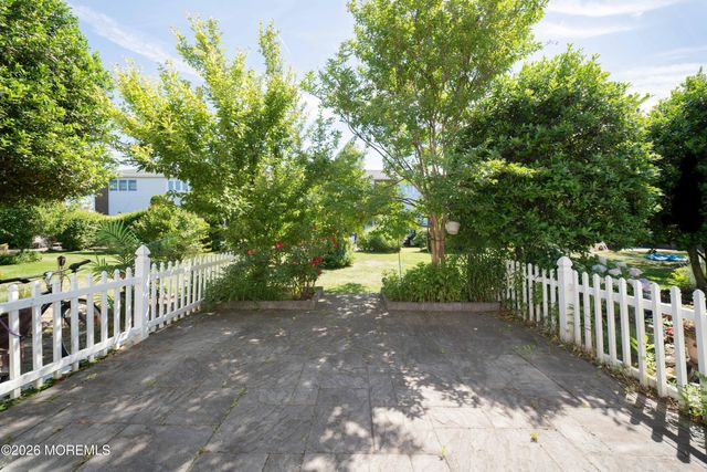 25 Meadow Avenue 39, Monmouth Beach, NJ 07750