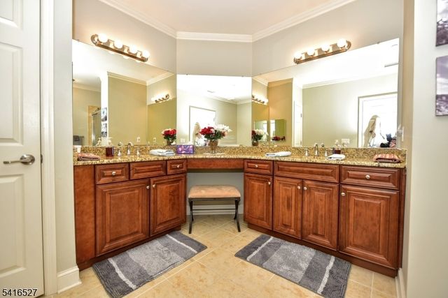 5208 Veterans Dr, Rockaway Twp., NJ 07885