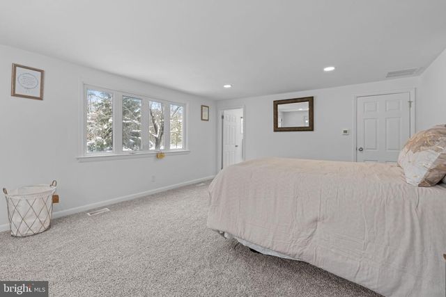 560 HOPEWELL RD, Marlton, NJ 08053