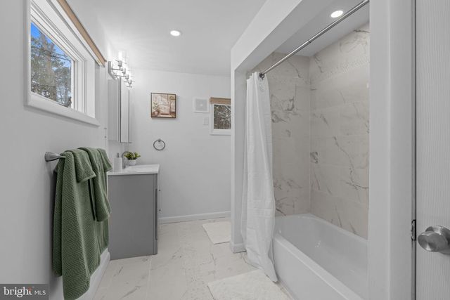 560 HOPEWELL RD, Marlton, NJ 08053