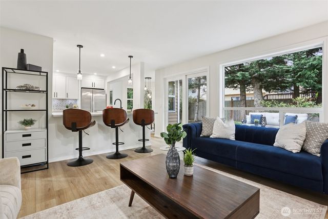 22124 NE 9th Place, Sammamish, WA 98074