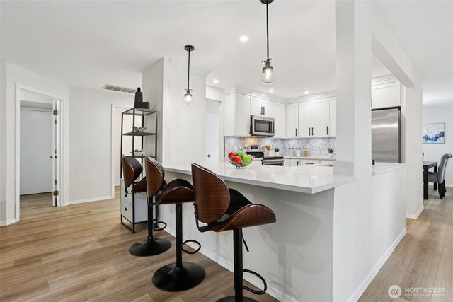 22124 NE 9th Place, Sammamish, WA 98074