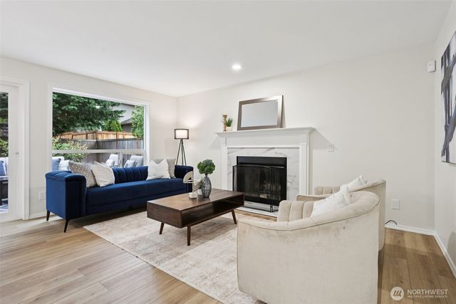 22124 NE 9th Place, Sammamish, WA 98074