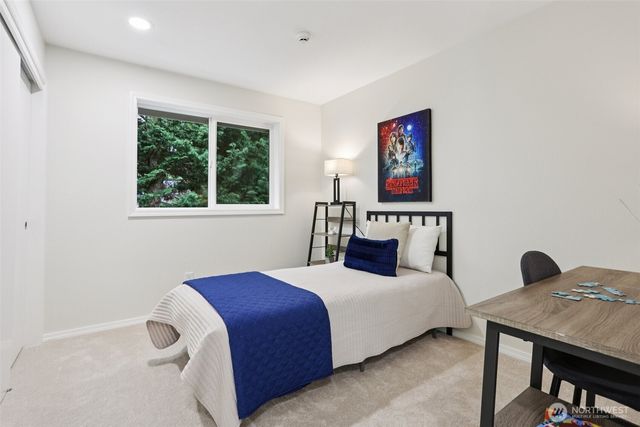 22124 NE 9th Place, Sammamish, WA 98074