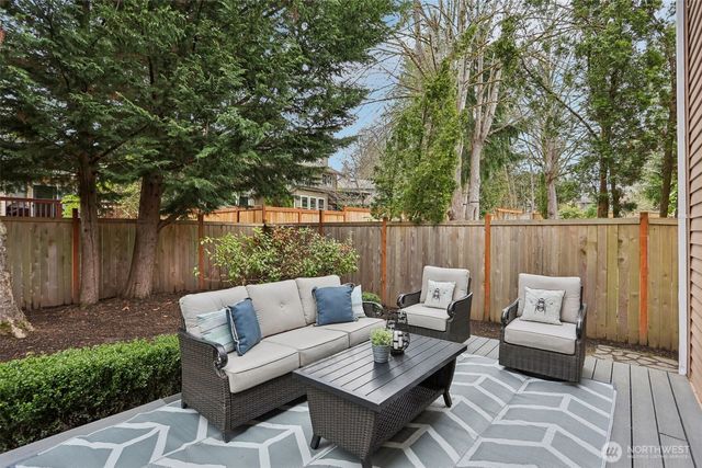 22124 NE 9th Place, Sammamish, WA 98074