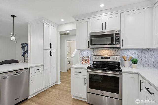 22124 NE 9th Place, Sammamish, WA 98074