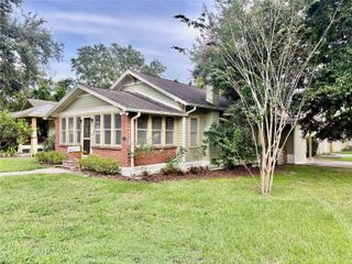 406 E 9TH AVENUE, Mount Dora, FL 32757