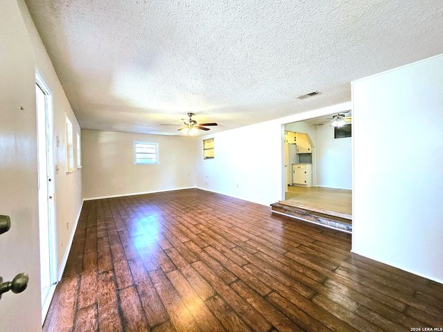 4703 Chedder, San Antonio, TX 78229