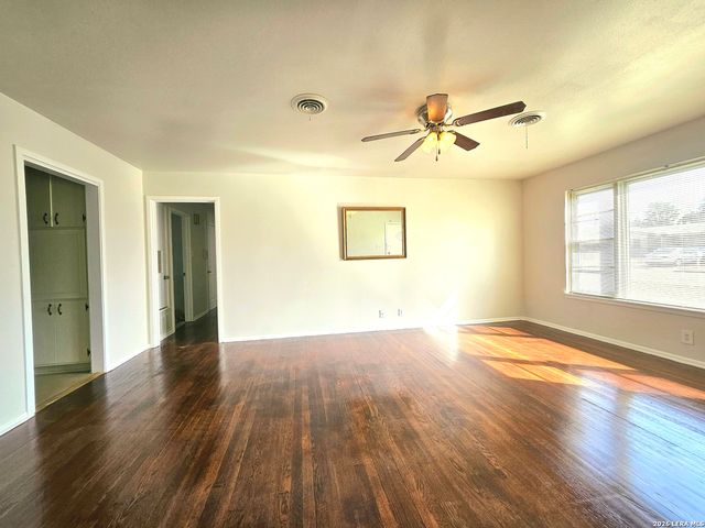 4703 Chedder, San Antonio, TX 78229