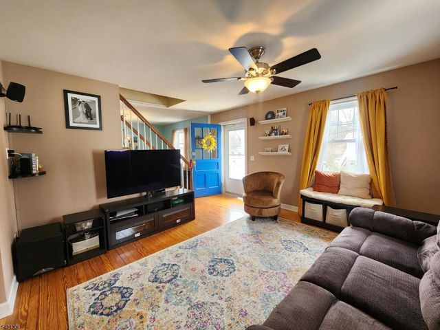 16 Morse Lake Rd, Bloomingdale Boro, NJ 07403