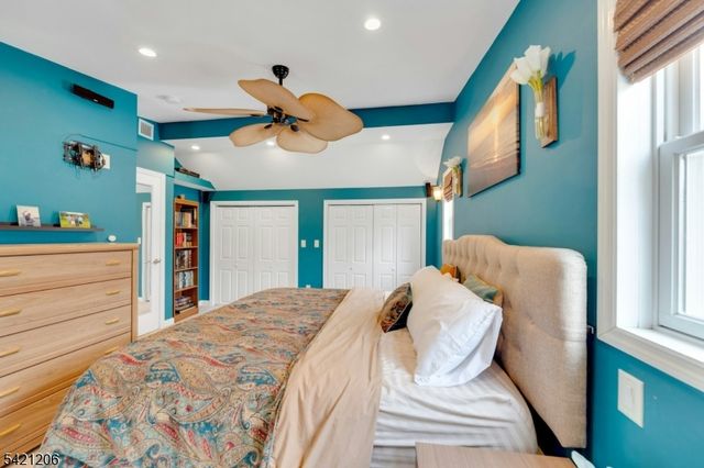 16 Morse Lake Rd, Bloomingdale Boro, NJ 07403