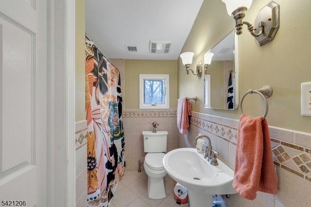 16 Morse Lake Rd, Bloomingdale Boro, NJ 07403