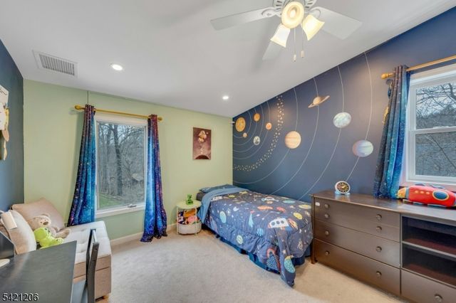 16 Morse Lake Rd, Bloomingdale Boro, NJ 07403