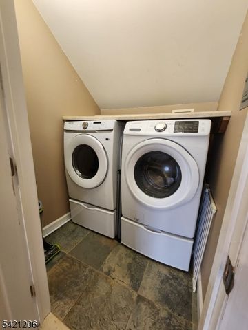 16 Morse Lake Rd, Bloomingdale Boro, NJ 07403