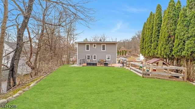 16 Morse Lake Rd, Bloomingdale Boro, NJ 07403