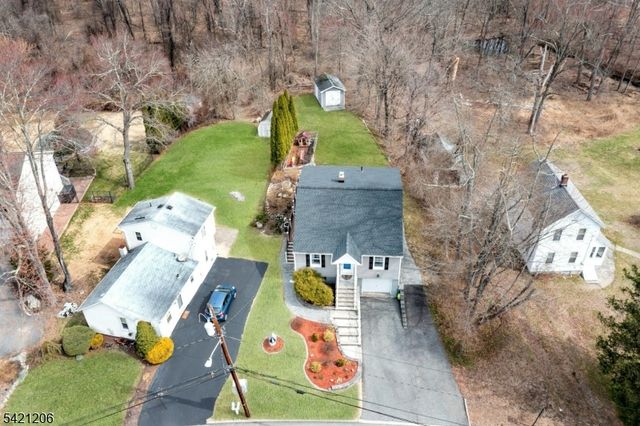 16 Morse Lake Rd, Bloomingdale Boro, NJ 07403