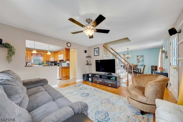 16 Morse Lake Rd, Bloomingdale Boro, NJ 07403