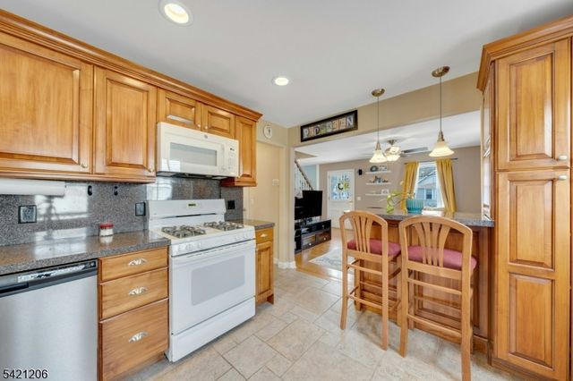 16 Morse Lake Rd, Bloomingdale Boro, NJ 07403