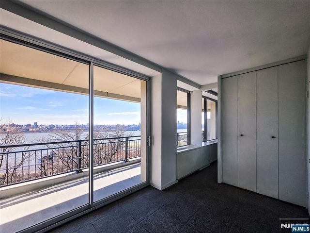 1 Horizon 811, Fort Lee, NJ 07024